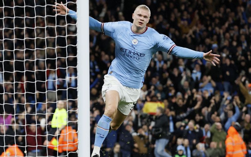 Haaland ăn mừng cú Hat-trick cùng Man City